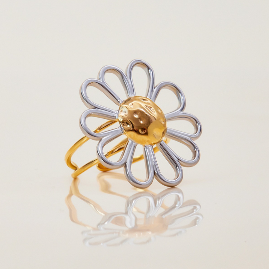 Diseño en flor en combinación de colores dorado y plateado, delicado y ajustable.